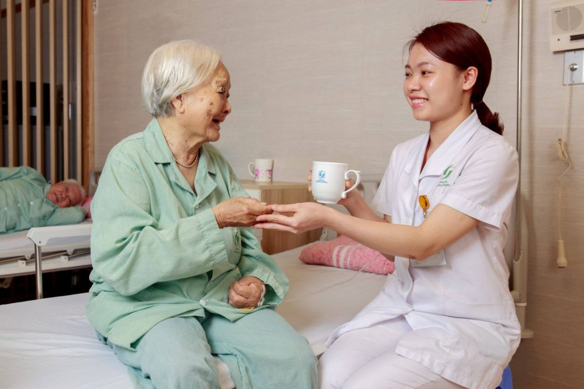 Dịch vụ chăm sóc bà tại nhà Gia Hoàng uy tín