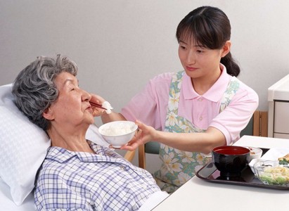 Dịch vụ chăm sóc người bệnh tại Gia Hoàng chuyên nghiệp, tận tâm tại nhà