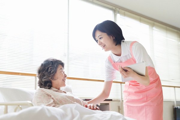 Dịch vụ Chăm Sóc Người Già Tại Gia Hoàng Chuyên Nghiệp