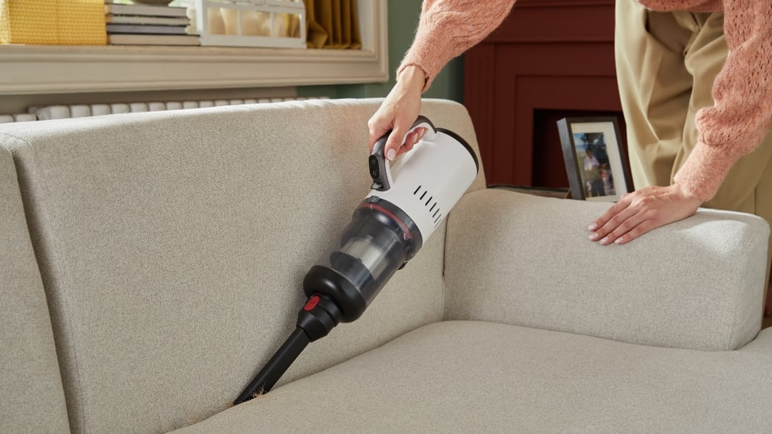 Dịch vụ vệ sinh sofa và thảm tại Gia Hoàng Uy Tín