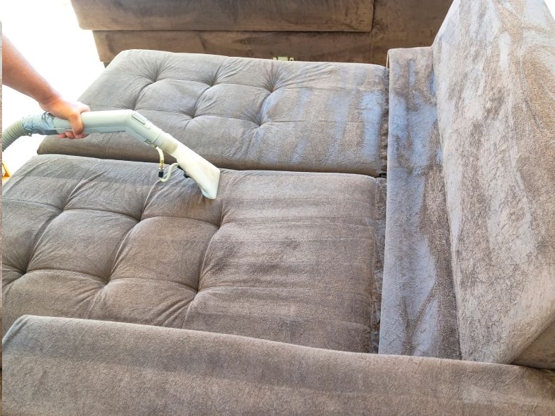 Dịch vụ vệ sinh sofa và thảm tại Gia Hoàng Uy Tín