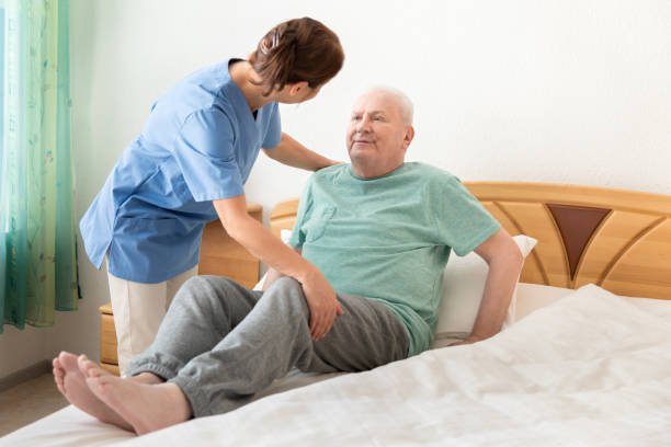 Nhân viên túc trực bệnh viện - Gia Hoàng